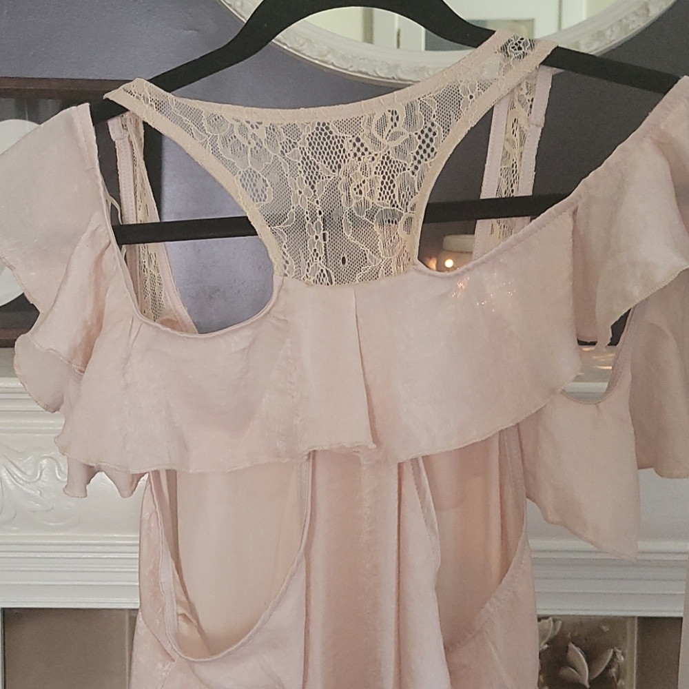 Cold shoulder tank - Picture 6 of 8